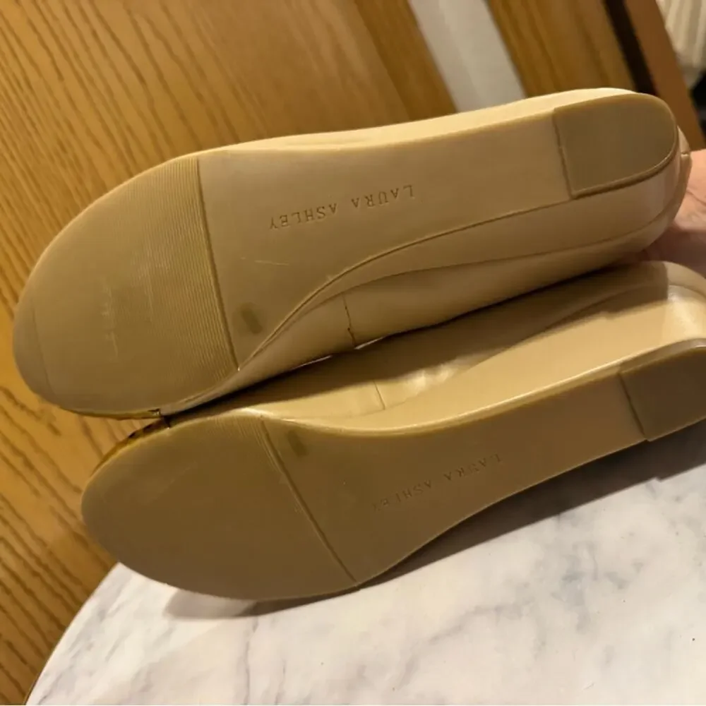 Laura Ashley Beige and Gold pumps NWOT